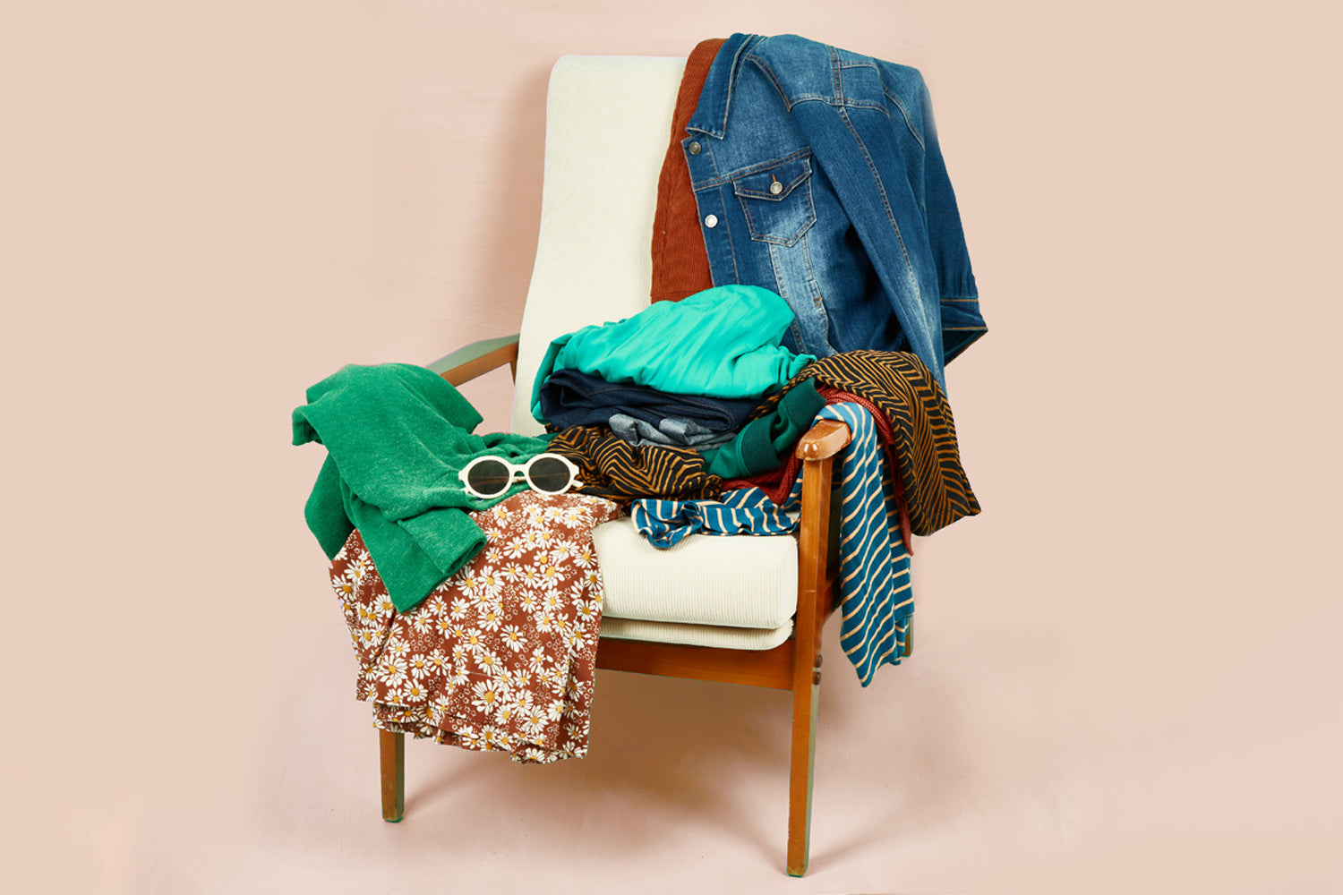 How to Style a Capsule Wardrobe feature image