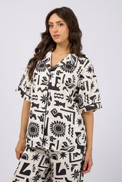 A model wearing the Array Button Up Shirt in colour Print (White), from the front, cropped image