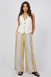 A model wearing the Cindy Pant in colour Green, from the front, showing the whole outfit