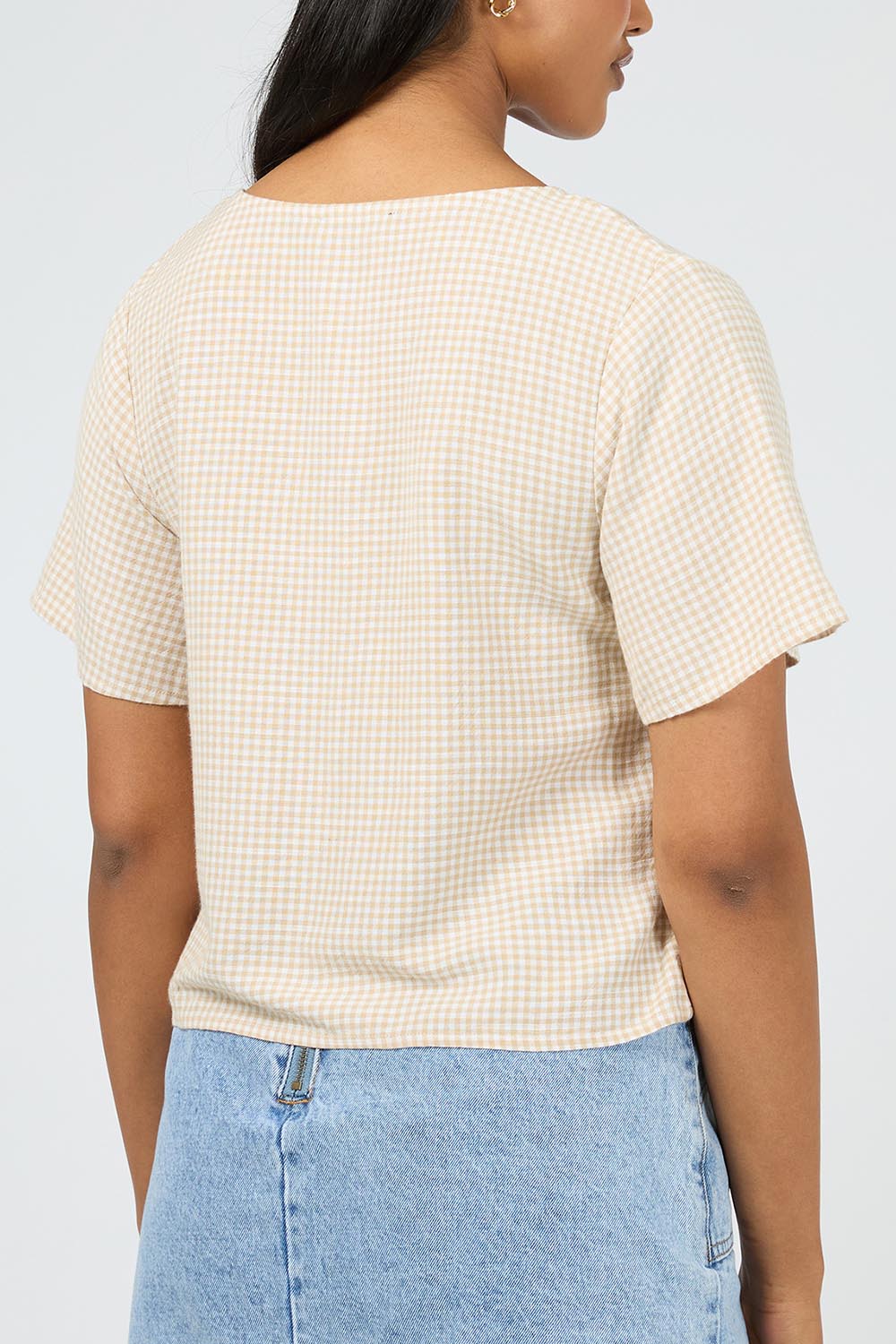 A model wearing the Hampton Top in colour Oat, from the back