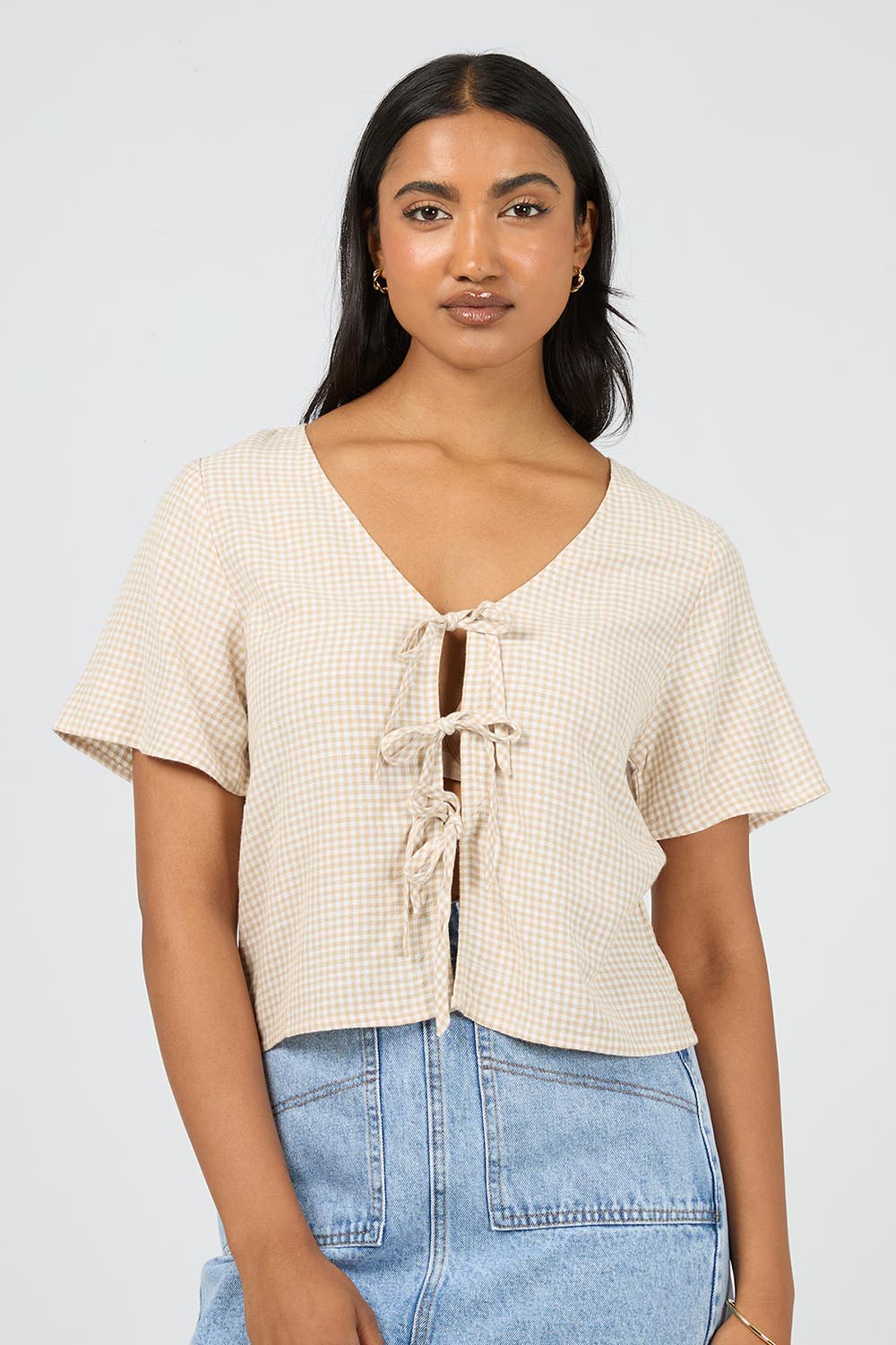 A model wearing the Hampton Top in colour Oat, from the front, cropped image