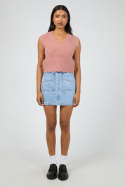 A model wearing the Leah Knit Vest in colour Quartz (Pink), from the front, showing the whole outfit