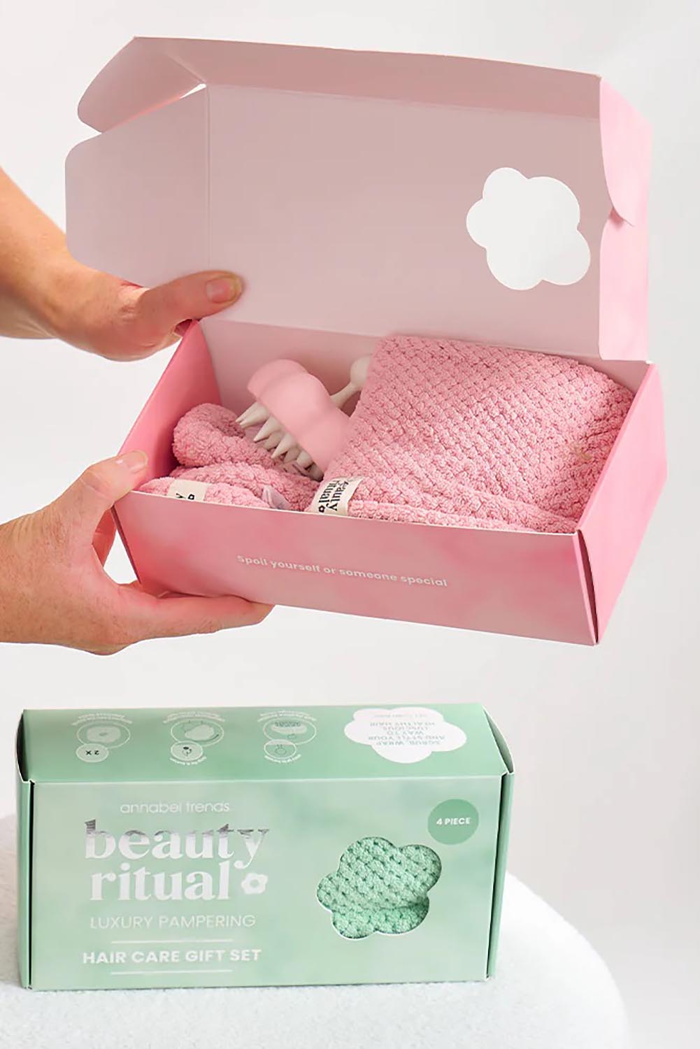 A model wearing the Waffle Hair Care Gift Box in colour Dustypink (Pink), from the front, showing the whole outfit