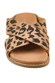 Product shot of the Mystic Leather Slide - Leopard in colour Leopard, showing detail