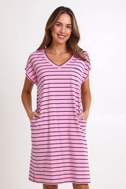 Model Madelinec wearing size 10 of the Zena T-Shirt Dress – Pinkchoc in colour Pinkchoc, in a cropped view