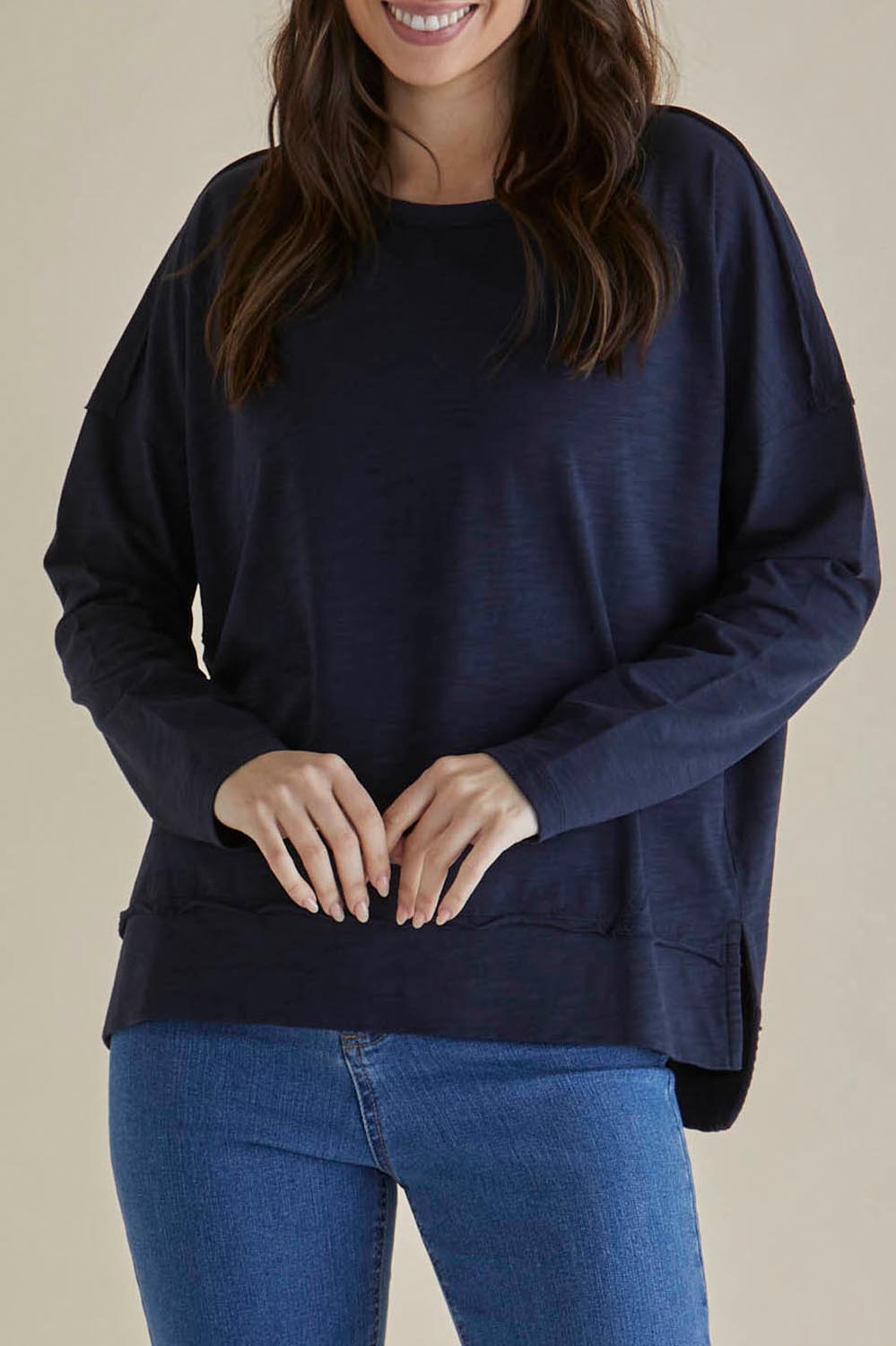 A model wearing the Roxette Cotton Tee in colour Darkblue (Blue), from the front, cropped image