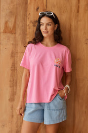 Model Genericm wearing size sample of the Ellia Print Tee – Italian in colour Italian, in a cropped view