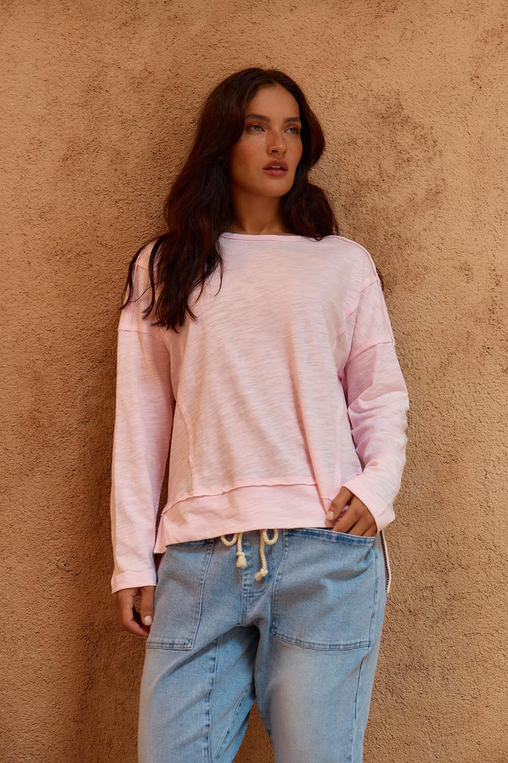 A model wearing the Beatris Tee in colour Pink (Pink), from the front, showing the whole outfit