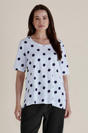 A model wearing the Riley Cotton Tee in colour Navydot, from the front, cropped image