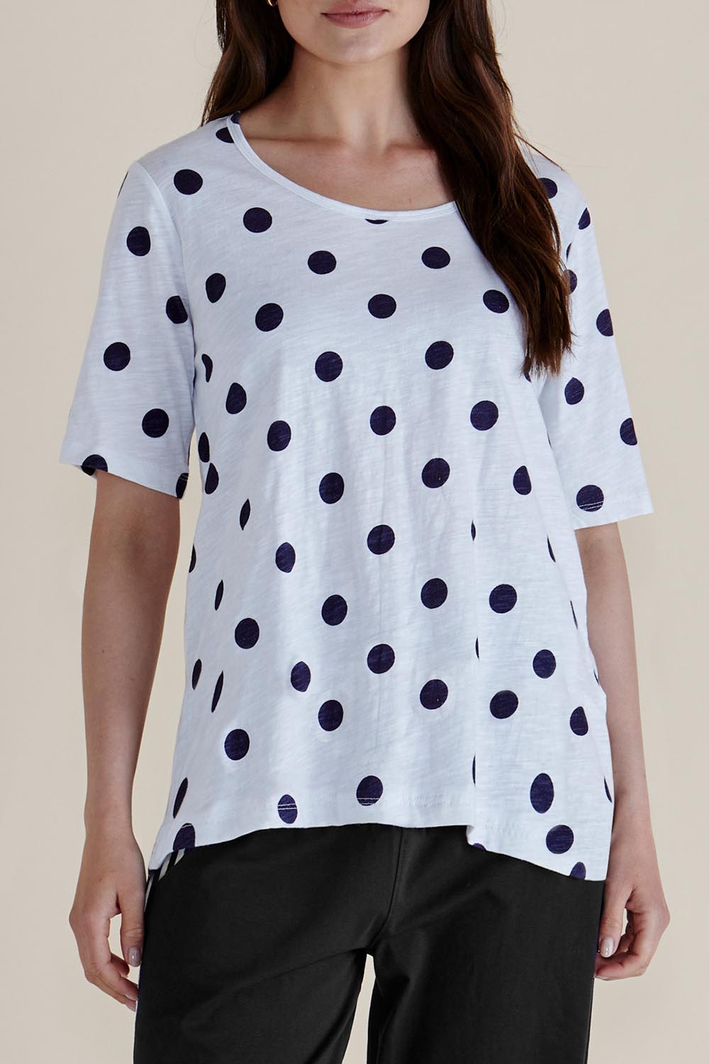 A model wearing the Riley Cotton Tee in colour Navydot, from the front, cropped image