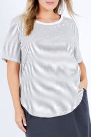 Model Jess wearing size 14 of the Ariana Tee in colour Whiteblack (White), from the front, cropped image