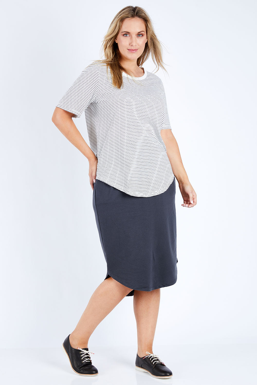 Model Jess wearing size 14 of the Ariana Tee in colour Whiteblack (White), from the front, showing the whole outfit