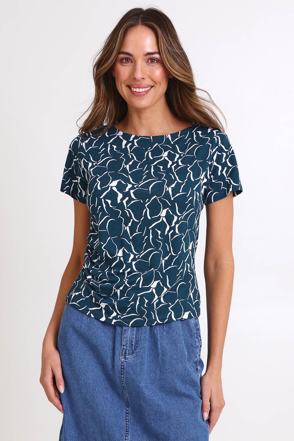 Model Madelinec wearing size 10 of the Victoria Viscose Tee – Teal in colour Teal, in a cropped view