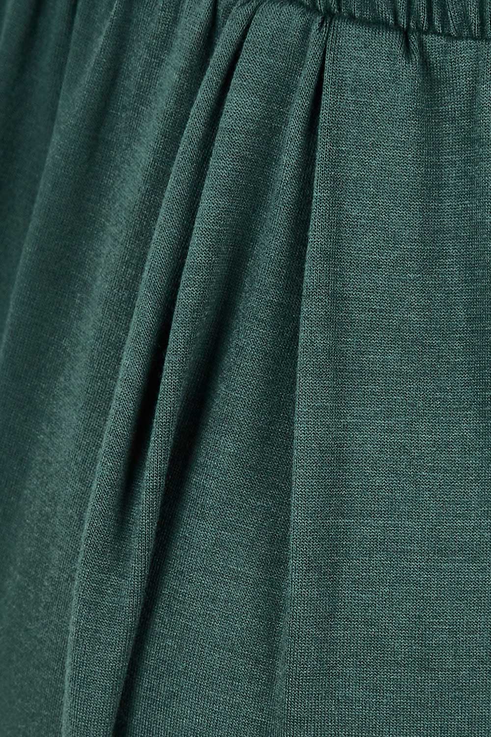 Product shot of the Paris Pant in colour Ivy (Green), detail