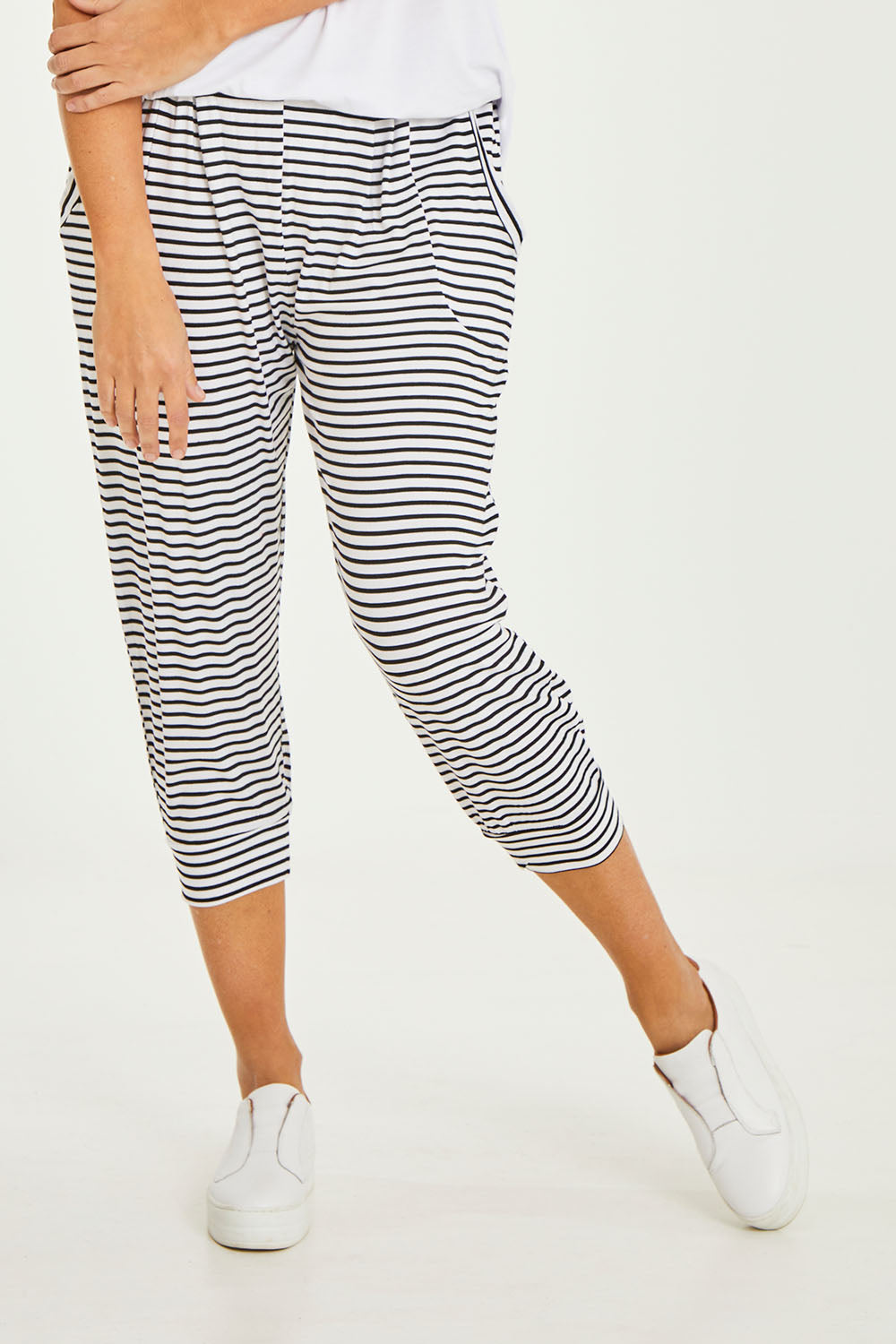Model Georgia wearing size 10 of the Tokyo Stretch 3/4 Pant in colour Noirstripe (Black), from the front, cropped image