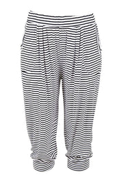 Product shot of the Tokyo Stretch 3/4 Pant in colour Noirstripe (Black), from the front