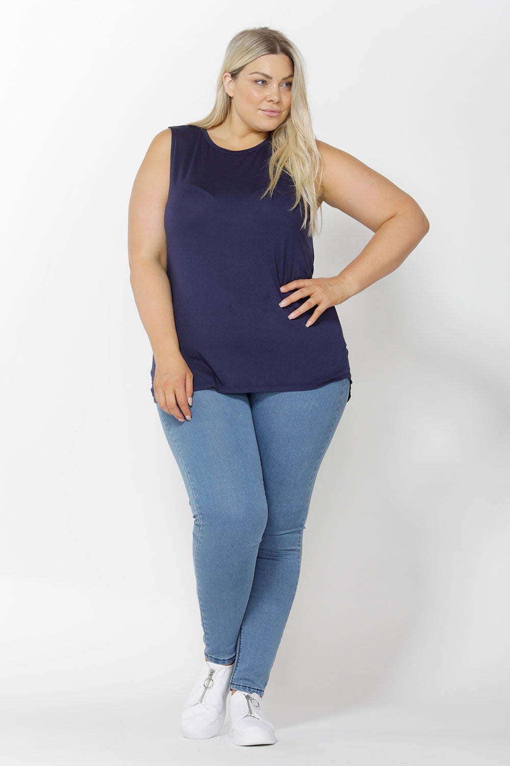 A model wearing the Capri Tank in colour Navy (Blue), from the front, showing the whole outfit