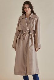 A model wearing the Parker Coat in colour Pebble, from the front, cropped image