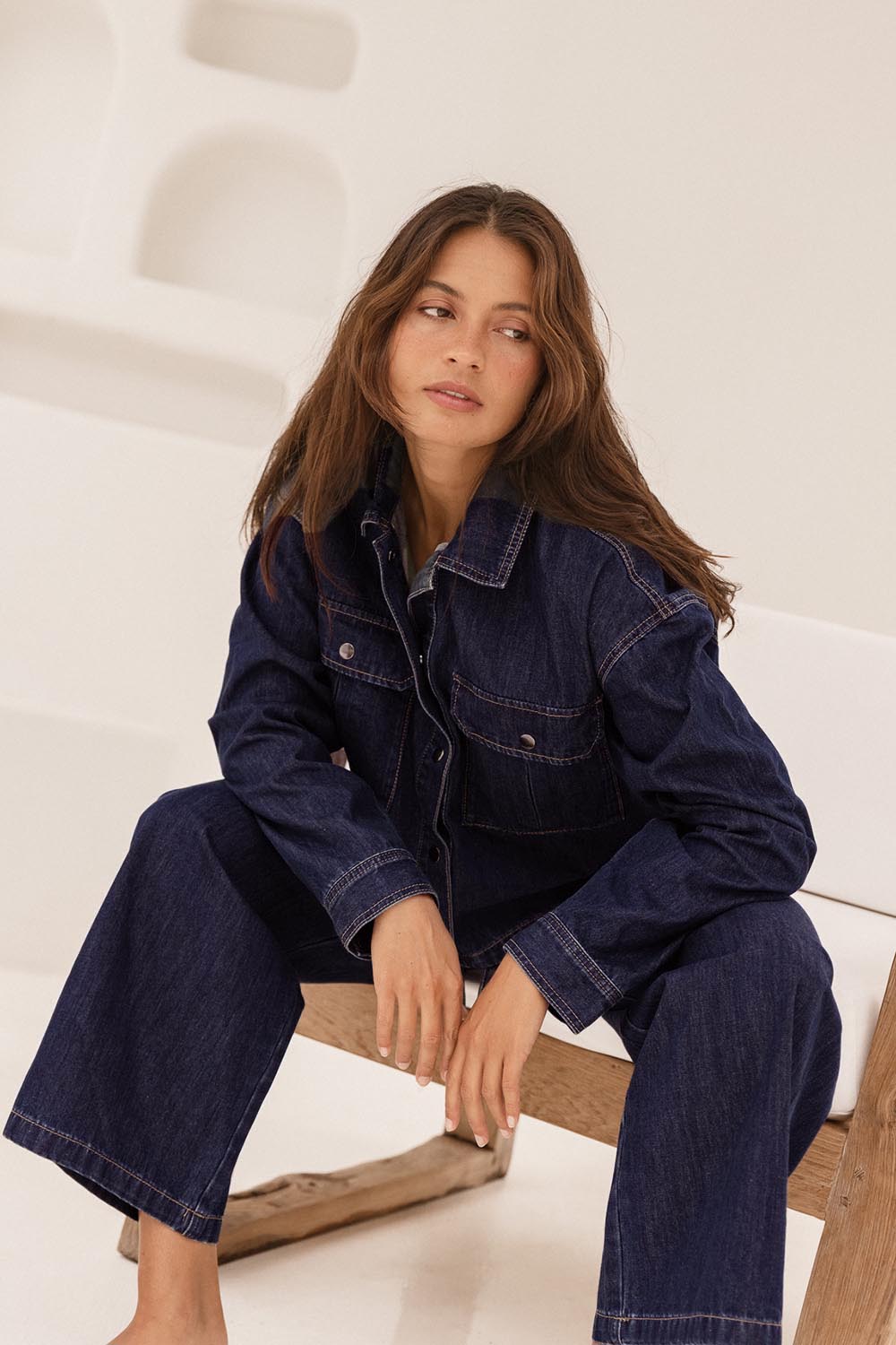 A model wearing the Selby Denim Jacket in colour Darkblue (Blue), from the front, showing the whole outfit