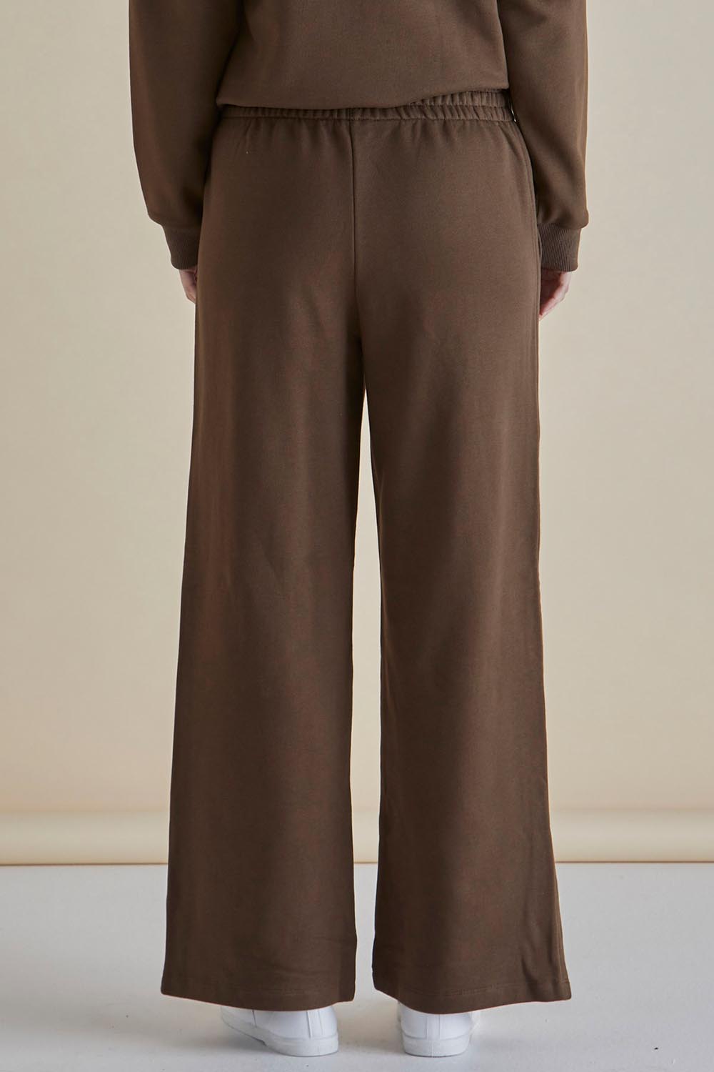 A model wearing the Pace Cotton Jogger in colour Chocolate, from the back
