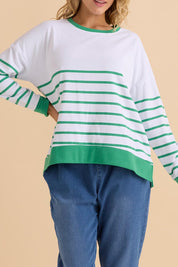 A model wearing the Palma Sweat in colour Green (Green), from the front, cropped image