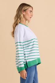 A model wearing the Palma Sweat in colour Green (Green), from the front, cropped image