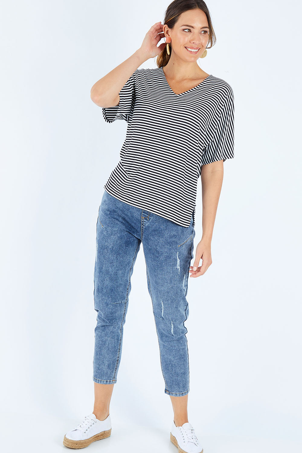 Model Madeline wearing size 10 of the Malta Tee in colour Blkwhite (Black), from the front, showing the whole outfit