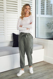 A model wearing the Canterbury Lyocell Cargo Pants in colour Khaki (Green), from the front, showing the whole outfit