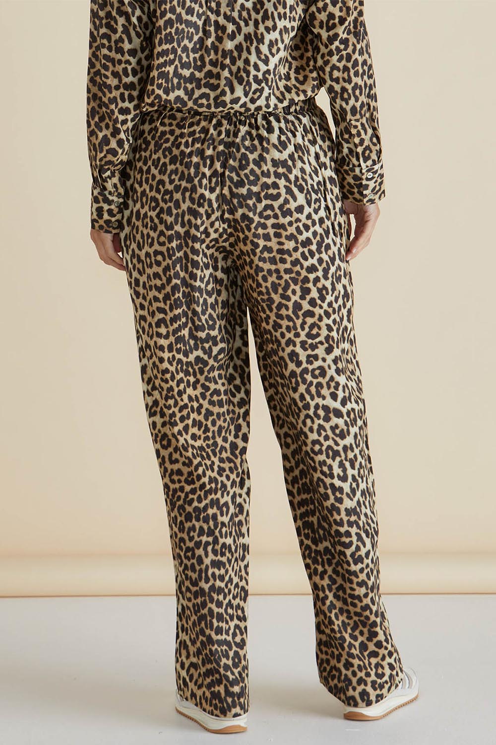 A model wearing the Lexi Pant in colour Leopard, from the back