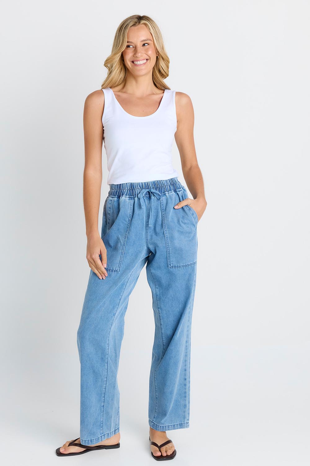 Model Genericm wearing size sample of the Quinn Cotton Jogger – Bluemed in colour Bluemed, from the front