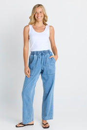 Model Genericm wearing size sample of the Quinn Cotton Jogger – Bluemed in colour Bluemed, from the front