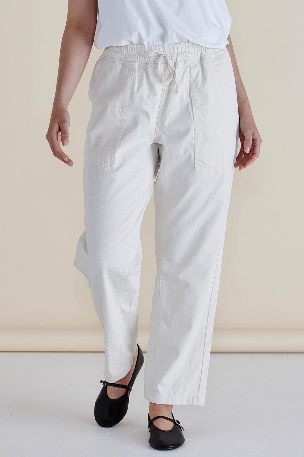 A model wearing the Quinn Cotton Jogger in colour White (White), from the front, cropped image