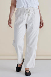 A model wearing the Quinn Cotton Jogger in colour White (White), from the front, cropped image