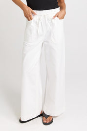 Model Genericm wearing size sample of the Saffra Relax Leg Jean – White in colour White, in a cropped view