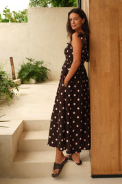Model Genericm wearing size sample of the Shirred Maxi Dress – Pinkchoc in colour Pinkchoc, from the front