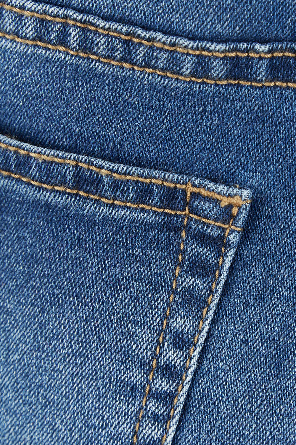 Product shot of the Bonnie Bermuda Denim in colour Indigo (Blue), detail