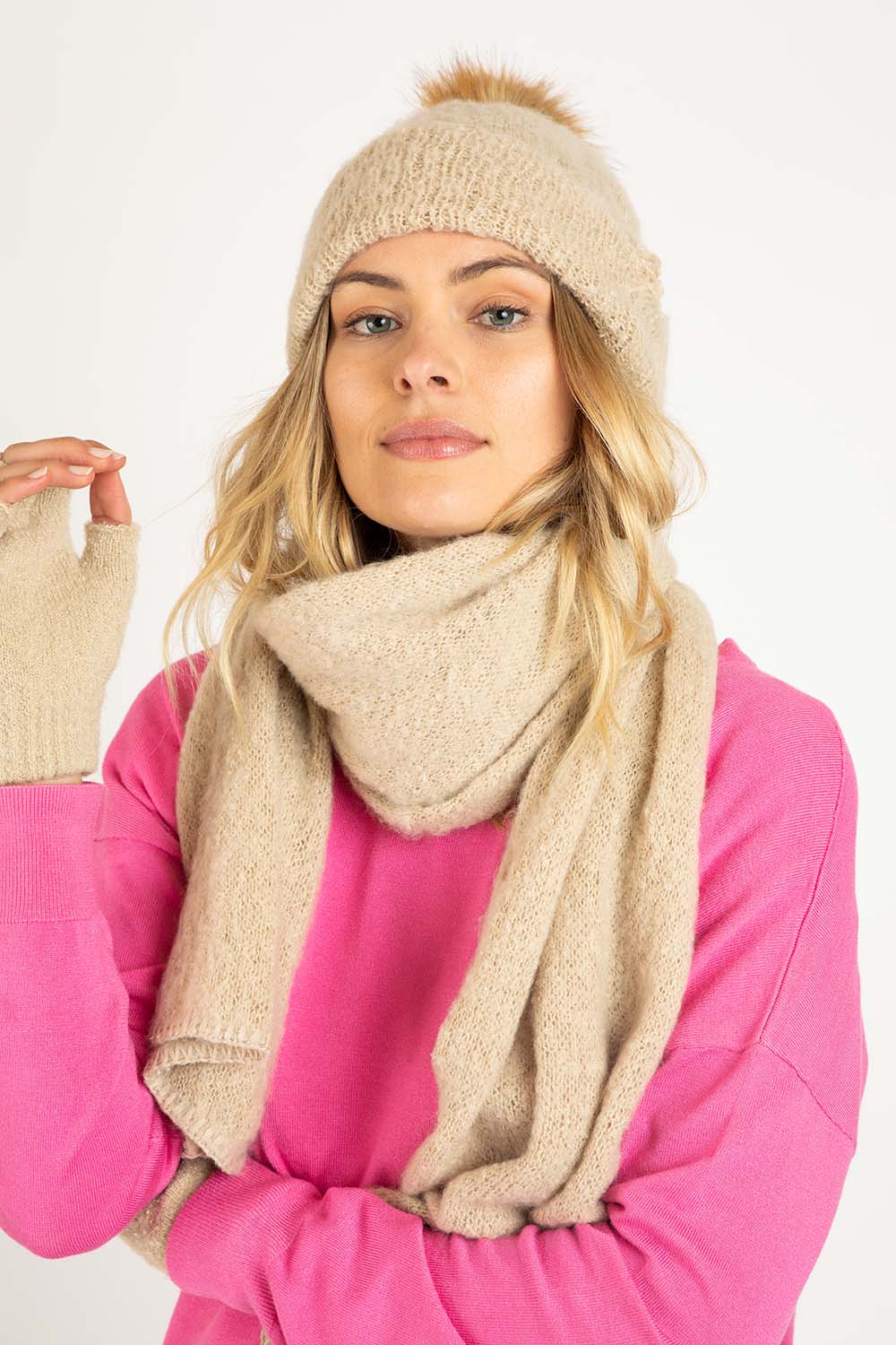 A model wearing the Cosmos Scarf in colour Natural, from the front, cropped image