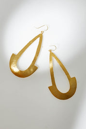 A model wearing size OneSize of the Brass Oversize Earrings in colour Goldbrass (Metallics), from the front, showing the whole outfit