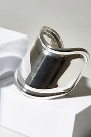A model wearing size OneSize of the High Shine Cuff in colour Silvplated (Metallics), from the front, showing the whole outfit