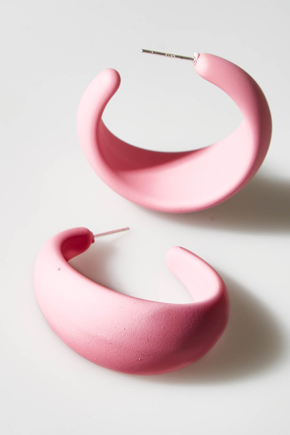 A model wearing size OneSize of the Coloured Hoop Earrings in colour Palepink (Pink), from the front, showing the whole outfit