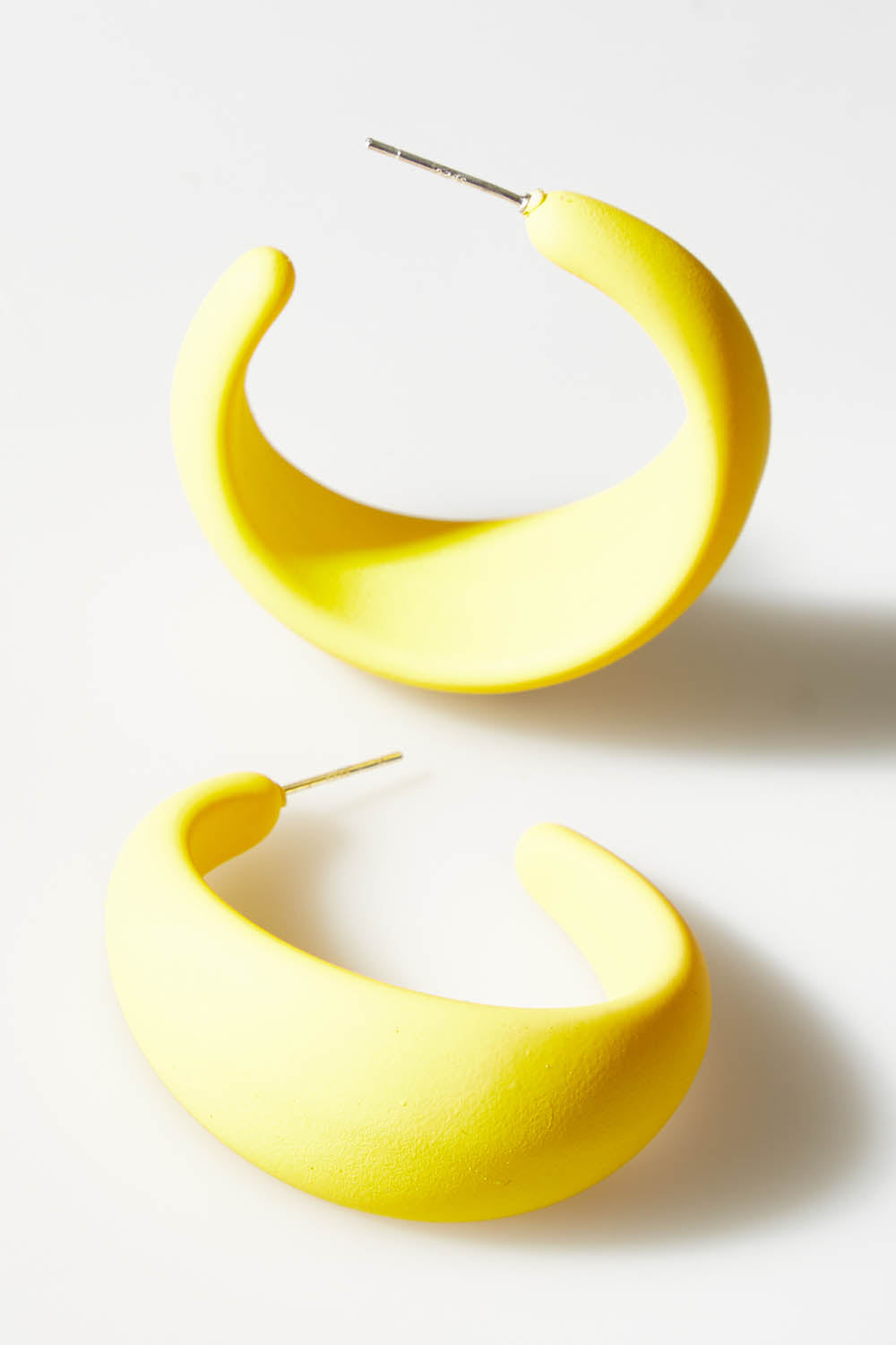 A model wearing size OneSize of the Coloured Hoop Earrings in colour Yellow, from the front, showing the whole outfit