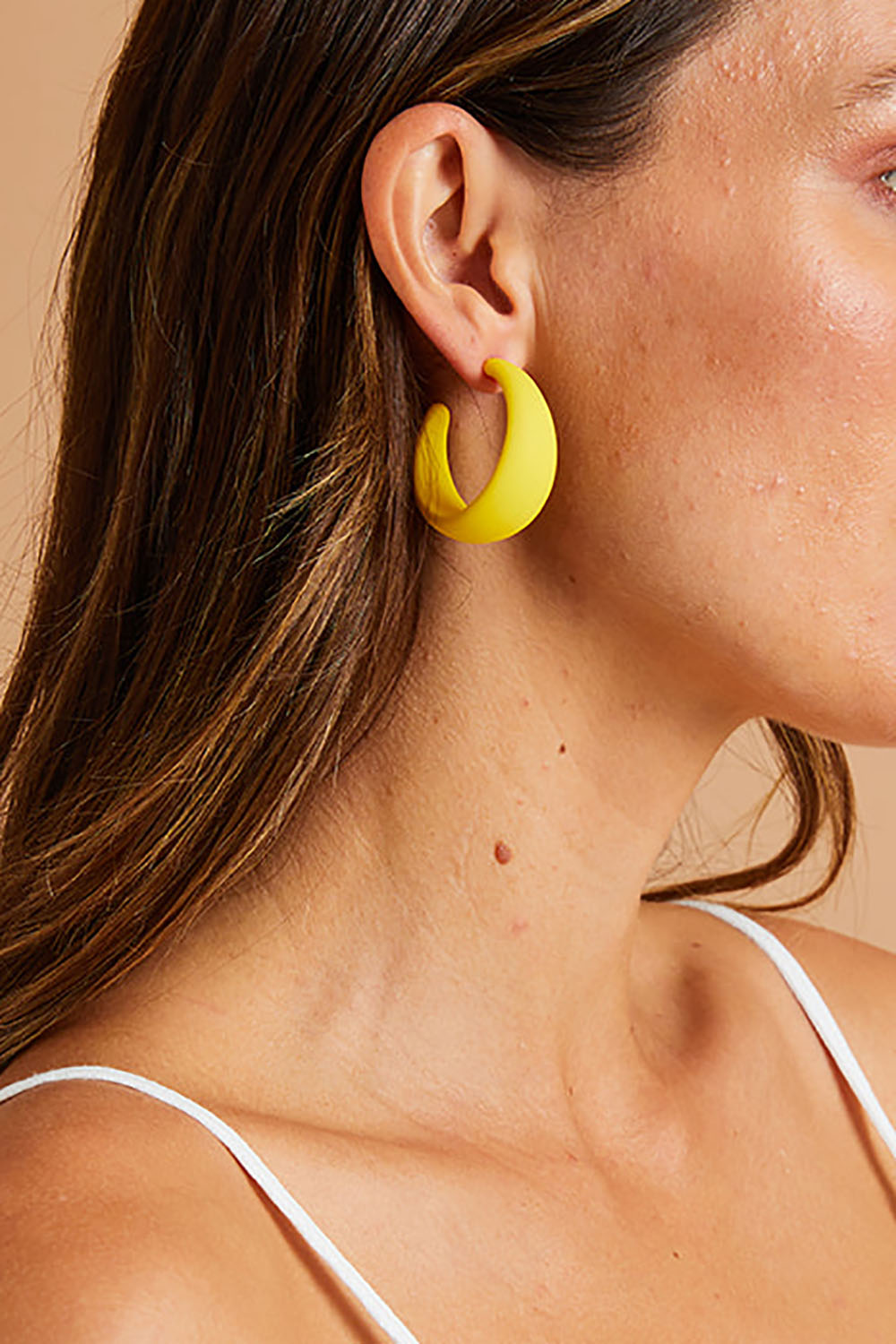 A model wearing size OneSize of the Coloured Hoop Earrings in colour Yellow, from the front, showing the whole outfit