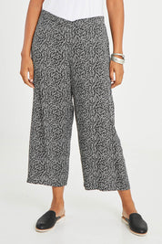 Model Noli wearing size 14 of The Printed 7/8 Keeper Pant in colour Blackwhite (Black), from the front, cropped image