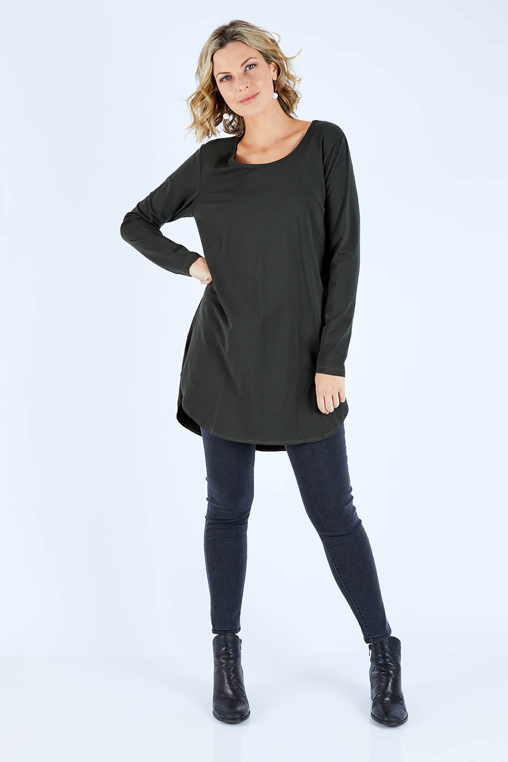Model Chelsea wearing size 10 of The Cotton Long Sleeve Boyfriend Tee in colour Khaki (Green), from the front, showing the whole outfit