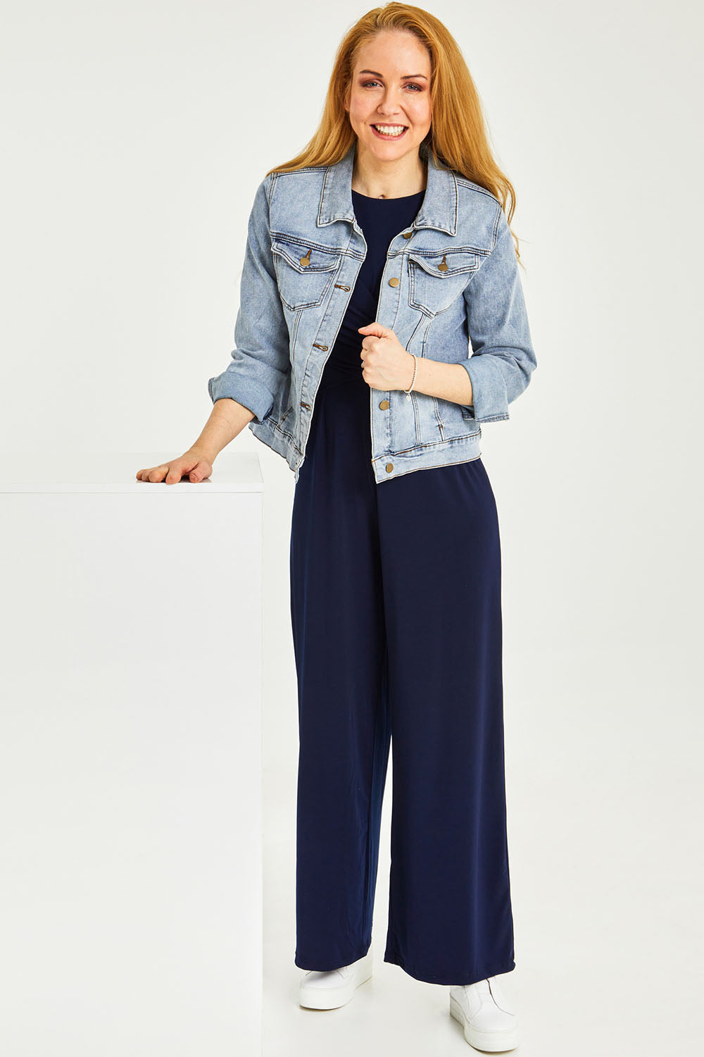Model Lisa wearing size 10 of The Denim Jacket in colour Lightdenim (Blue), from the front, showing the whole outfit
