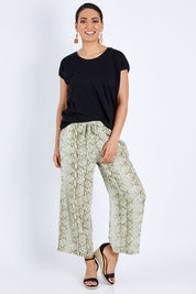 Model Pamela wearing size 10 of The Print Pull On Pant in colour Khaki (Green), from the front, showing the whole outfit