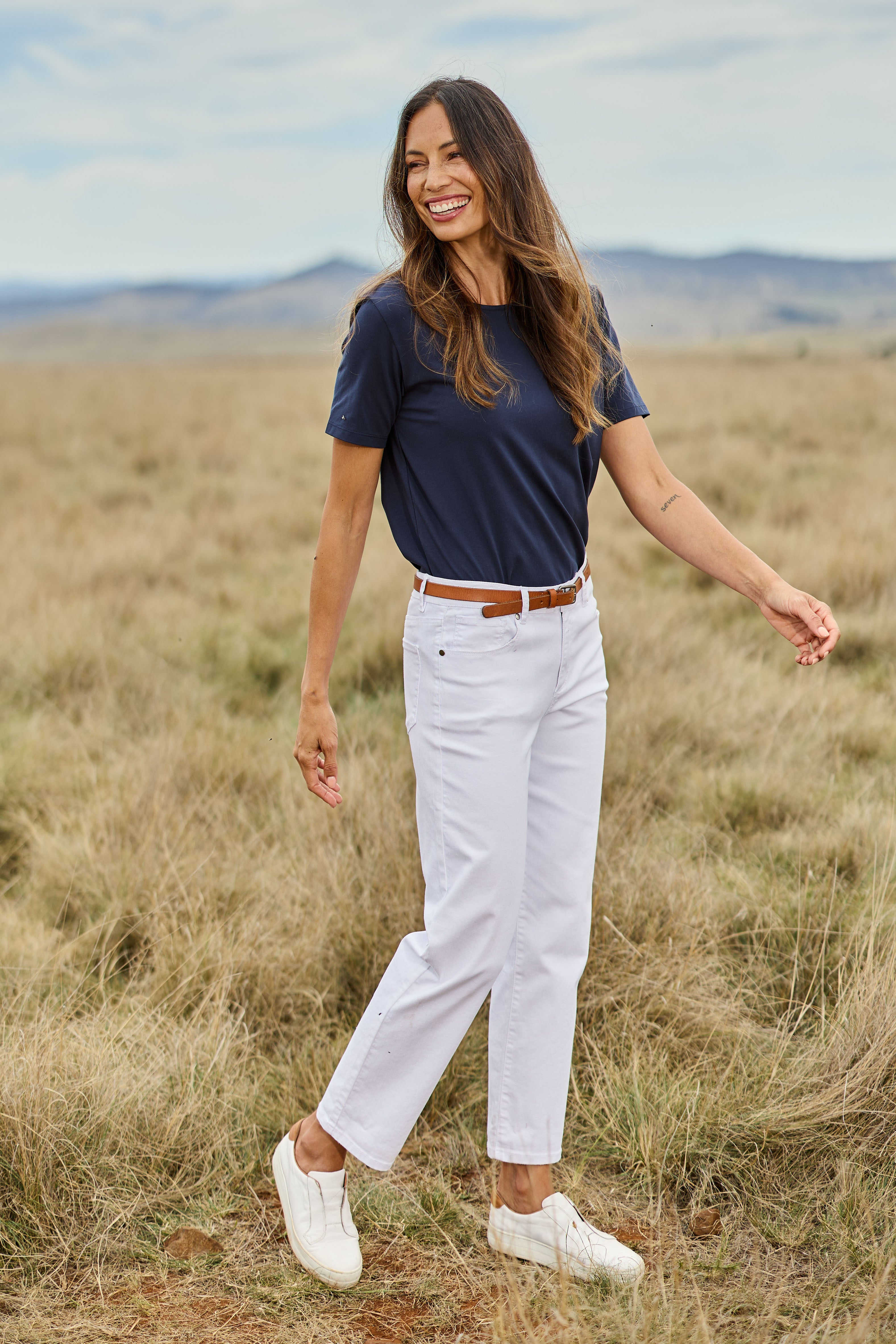 Model Amanda wearing size 10 of The Boyfriend Jean in colour White (White), from the front, showing the whole outfit