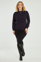 Model Jess wearing size L of The Essential Soft Jumper in colour Navy (Blue), from the front, showing the whole outfit