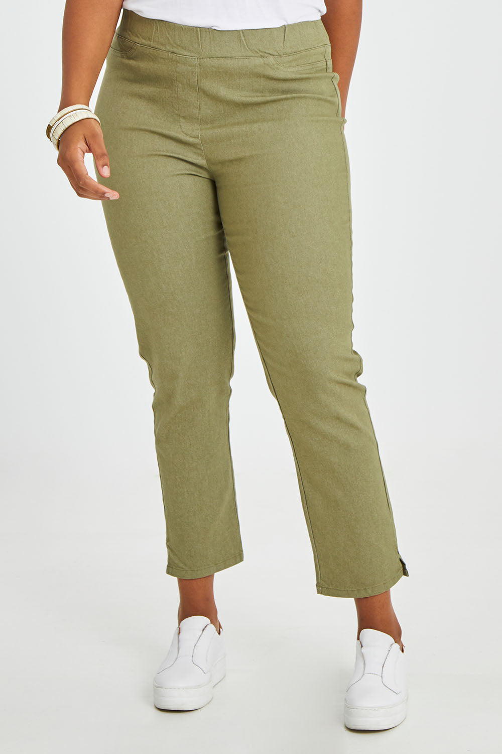Model Noli wearing size 14 of The 7/8 Pull On Pant in colour Olive (Green), from the front, cropped image
