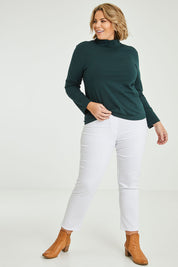 Model Fiona wearing size 16 of The 7/8 Pull On Pant in colour White (White), from the front, showing the whole outfit